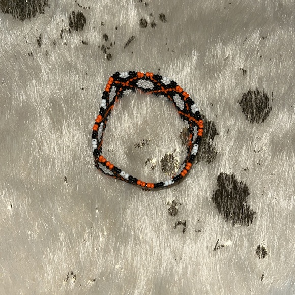 Black and orange beaded bracelet - Picture 3 of 5